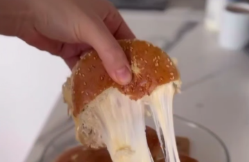 Сирні гарячі бургери, кадр з відео