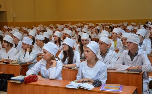 Студенты медицинского вуза