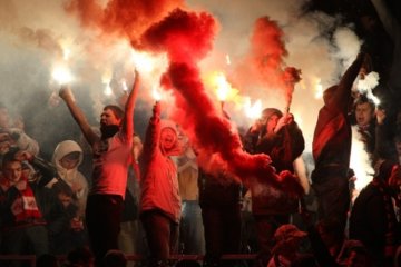Фанати "Спартака" спалили турецькі стяги на трибунах (відео)