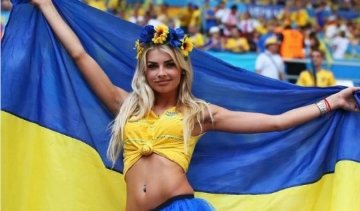 Полконтинента влюбилось в украинскую болельщицу Евро-2016