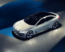 BMW i4, Car Magazine