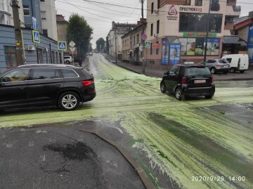 В Тернополе по улицам потекли зеленые реки, и Зеленский на этот раз ни при чем