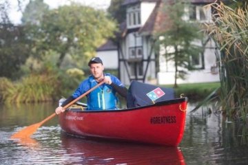 Британцы запустили водную доставку пиццы