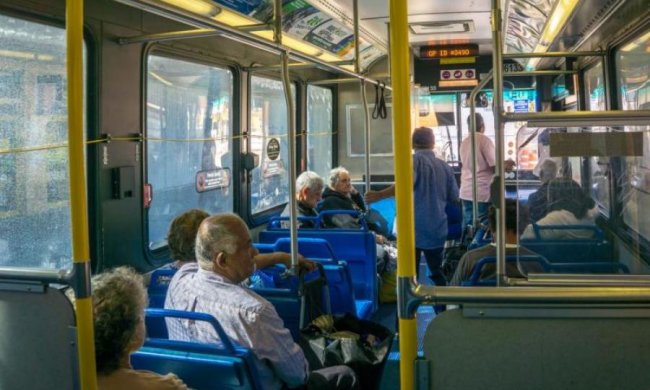 Випадкова зустріч "пасажирів-близнюків" звела з розуму мережу: фото