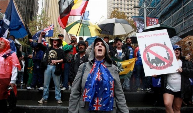 Противники исламизма и левые устроили драки на улицах Австралии (видео)