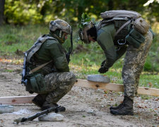 Разрыв снарядов вместо музыки: двое побратимов легендарной бригады ВСУ показали цену свободы