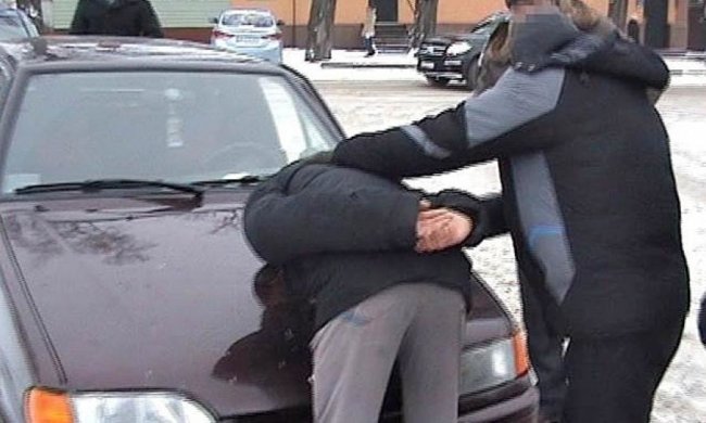 СБУ задержала АТОшника, который торговал оружием (фото)