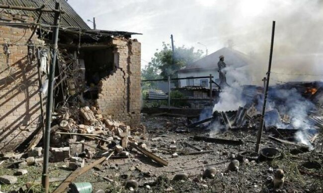 Жители Донецка заявляют, что слышат взрывы