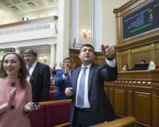 Нарум'янений Ляшко і буфетниця-Гройсман: українські політики в образі жінок