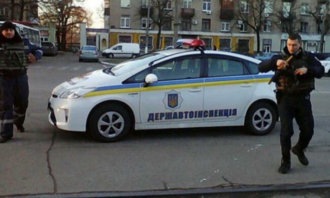 Жінка «замінувала» банк під Донецьком (фото)