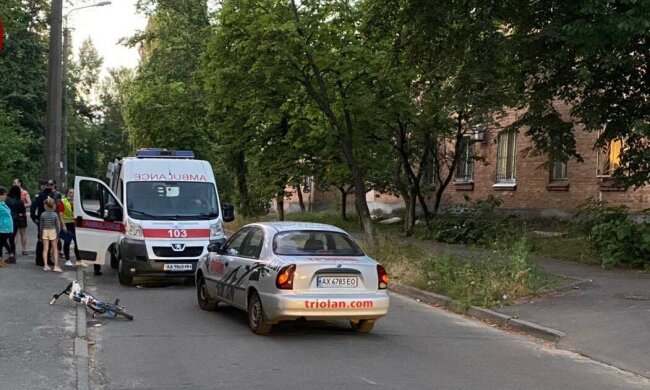 У Києві малюк на велосипеді потрапив під колеса автівки Triolan - вискочив на дорогу
