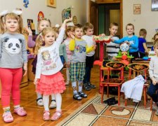 Дітей у російському садку перетворили на злочинців: мережа дивується