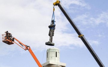 В Америці почали знищувати "символи білого панування"