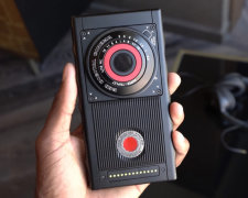 Стальной RED Hydrogen One испытали на прочность: видео