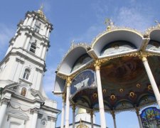 Главное за ночь: будущее заробитчан и чудотворный источник в Украине