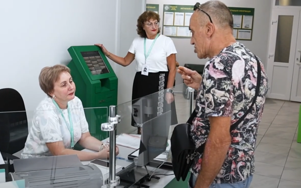Працюючих пенсіонерів попередили: кому ПФУ припинить виплати