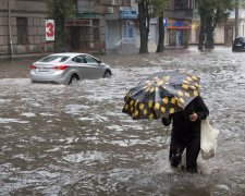 Лютая стихия разнесла десятки домов на Одесчине, люди рыдают на руинах: кадры из самого ада