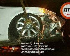 На Троєщині водій розтрощив 6 авто і втік