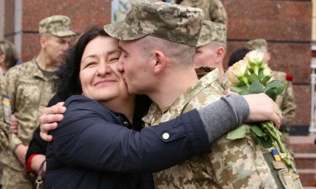 День матері: захисники з передової записали зворушливе відео найріднішим