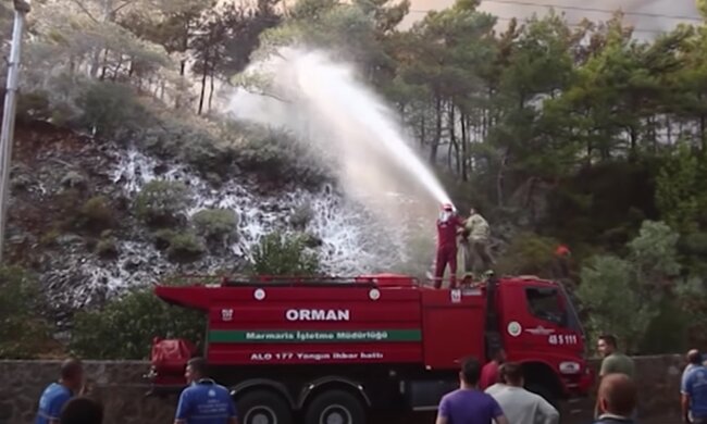 Лісові пожежі в Туреччині, скріншот: Youtube