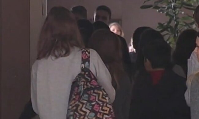 Школа, кадр з відео