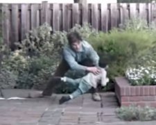 Батьки рятують дітей за секунду до катастрофи (відео)