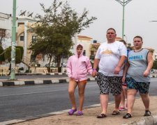 На вихід: російським туристам забороняють їсти поруч з іноземцями