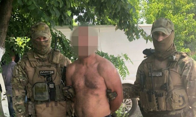 Под Днепром банда иностранцев с веревками делали с пенсионерами страшное