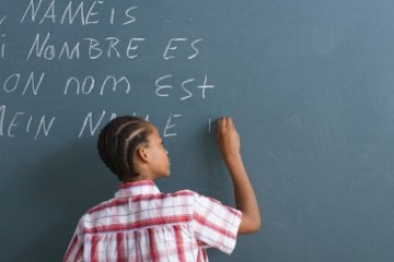 Люди ніколи не забувають рідну мову