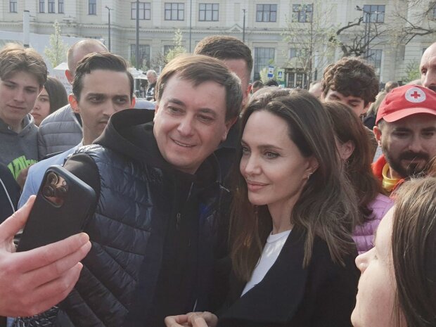 Анджелина Джоли во Львове, фото из соцсетей