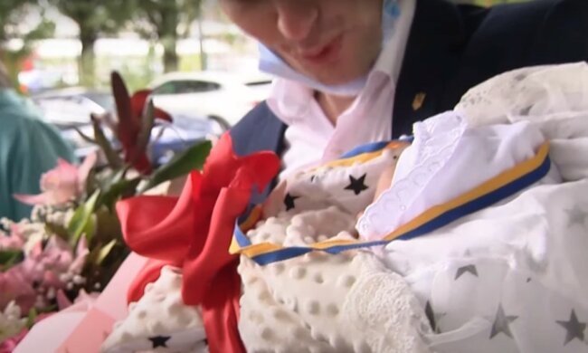 немовля, скріншот з відео