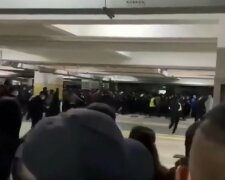 Давка в аэропорту Шанхая, фото: кадр из видео