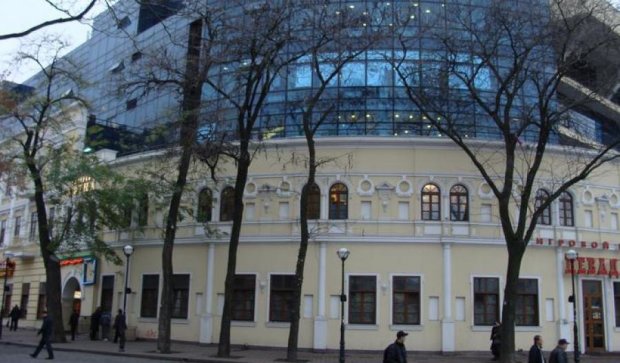 В трех одесских торговых центрах ищут взрывчатку