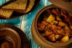 Горщики з м'ясом, квасолею і грибами, скріншот: YouTube