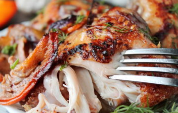 Бедрышки с хурмой, кадр из видео