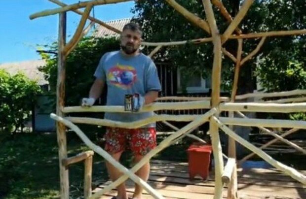 "Золоті руки": актор "Вар'яти-шоу" вчить прихильників майструвати справжні дерев'яні шедеври