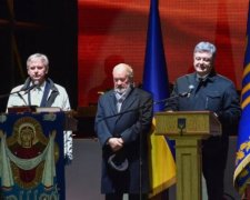 Английский станет вторым рабочим языком в стране - Порошенко