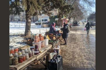 Буковинцы выходят на улицы, чтобы выжить, в сети бесятся: "В мороз все тихо сидели"