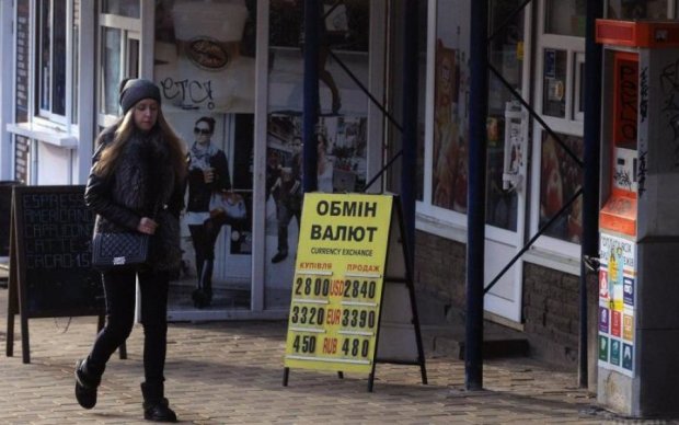Валютні гойдалки: коли українців чекає долар по 30