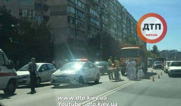 Мусоровоз отправил пешехода на больничную койку (фото)