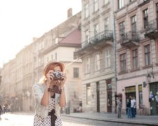 Львовом промарширували дівчата у трусиках: фото
