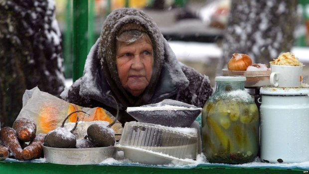 Крохи хлеба по цене золота: зазеркалье Украины показали одним фото, страшно дожить до пенсии