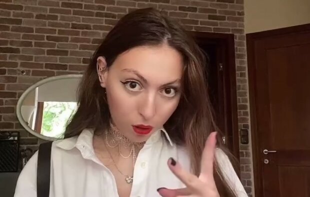 Маша Полякова, скриншот из видео