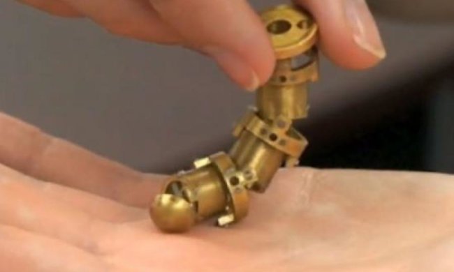 Роботизований «черв'як» видаляє пухлини мозку