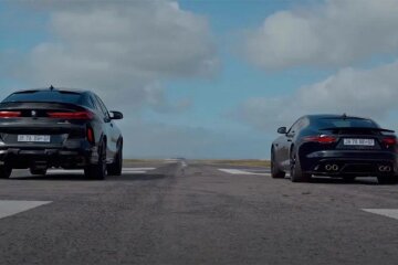 BMW X6 Competition против Jaguar F-Type R AWD, скриншот