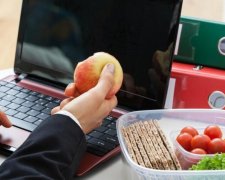 Офисная диета: как не поправиться на работе