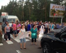 На Полтавщине автомобиль въехал в толпу людей