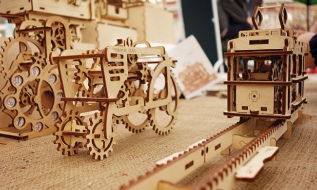Українська команда створює механічні 3D-пазли з дерева (відео)