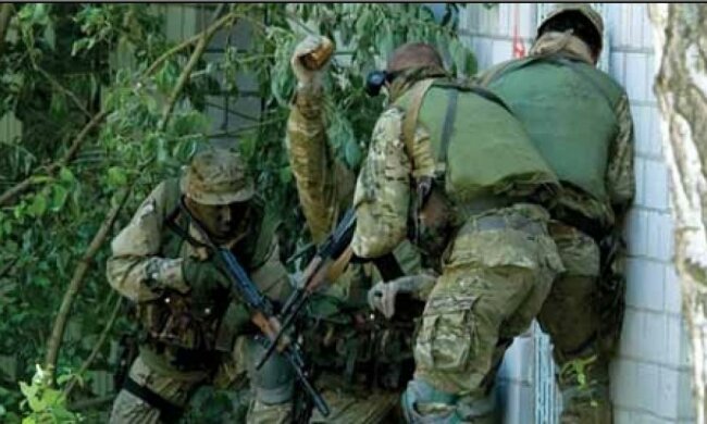 Українські бійці відбили Мар'їнку від диверсантів