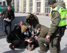 "Реставрация" от Тарпана: отлетевший фрагмент фасада разбил голову одесситу